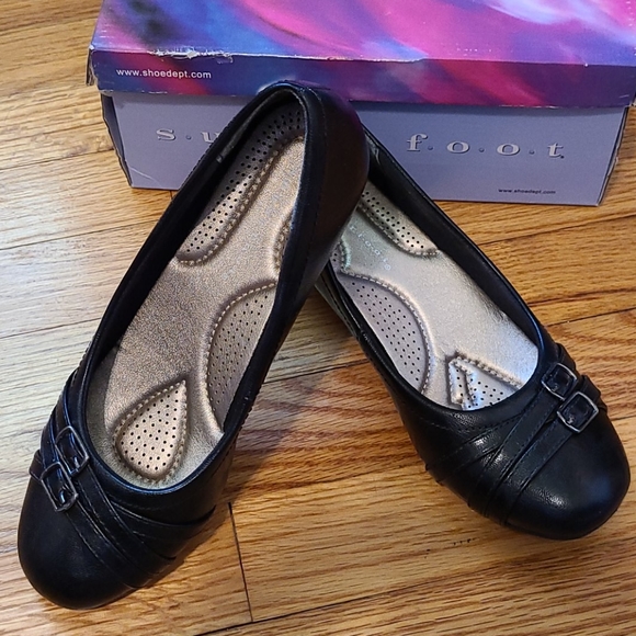 Shoes - Black Wedged Dress shoes